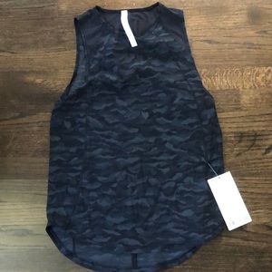 Lululemon sculpt tank in camo black.